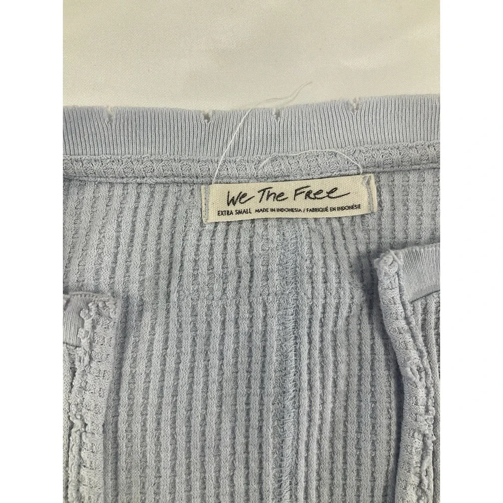 Free People We the Free Buttercup Distressed Thermal Shirt Sz XS lBaby Blue 247
